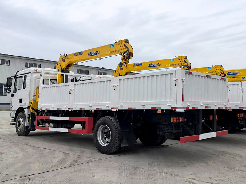 Shacman L3000 Crane Cargo Truck 4x2 Small Crane Truck 210hp Euro Ⅲ