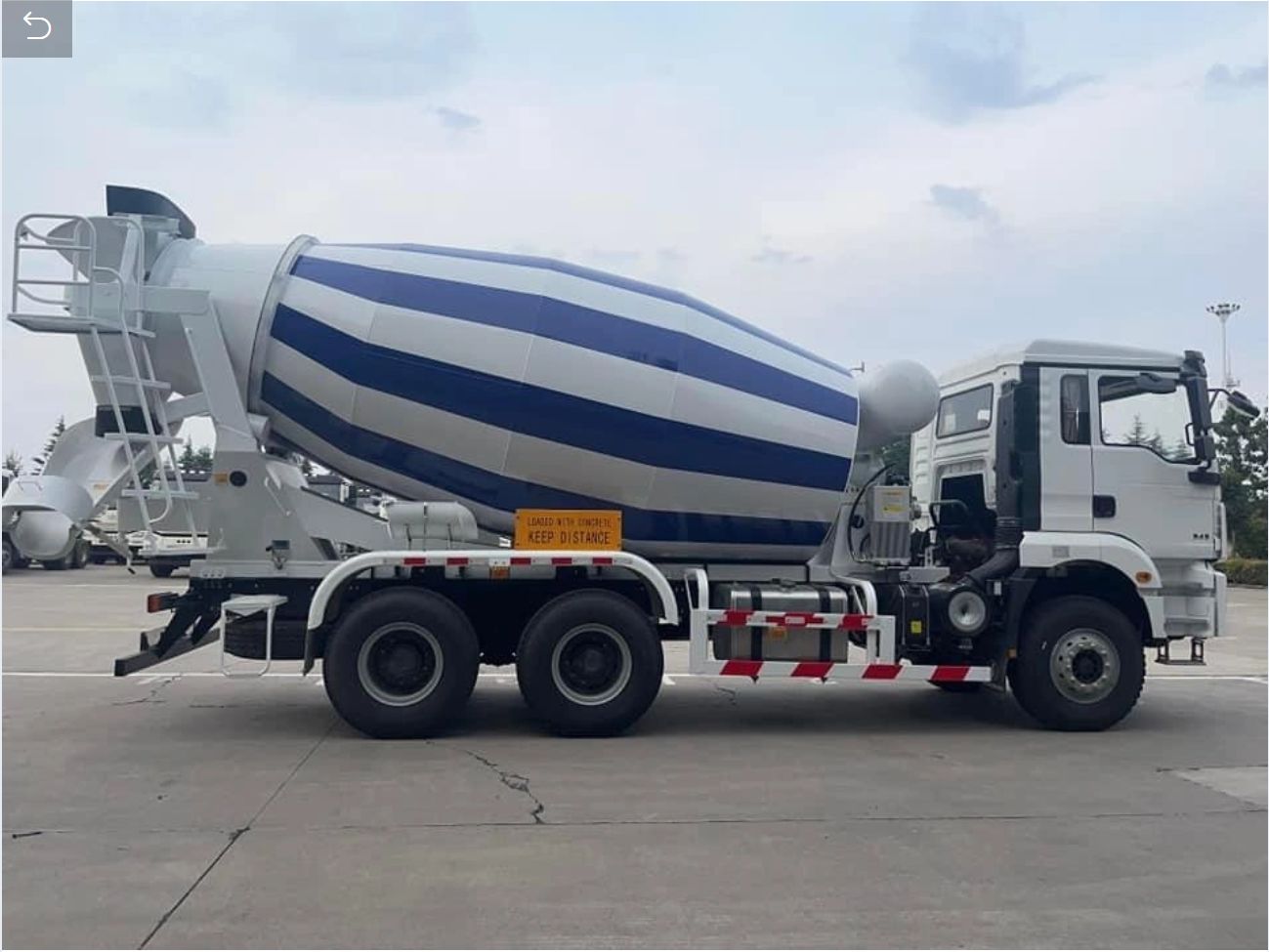Shacman H3000 High Performance and High Efficiency 10 Cubic Meter Concrete Mixer Truck