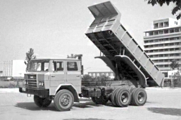 The first 12-ton-plus civil dumper truck of China was born in Shaanxi Automobile