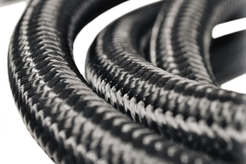 What are the advantages and disadvantages of metal hose?