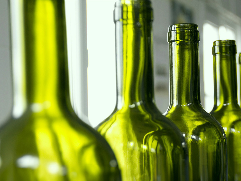 Künstlerisch und praktisch zeigt die Herstellung von Glasflaschen einen einzigartigen Charme.