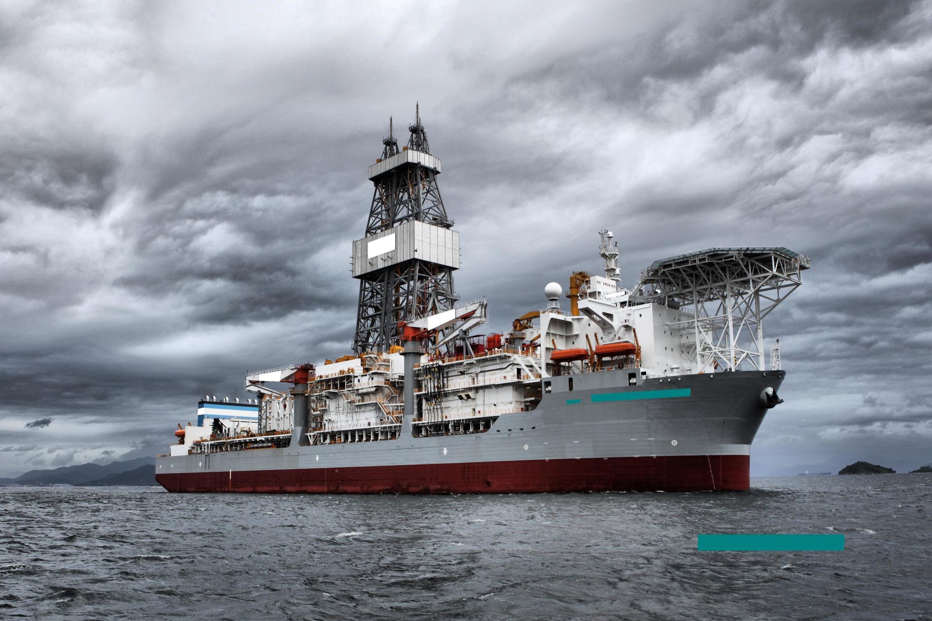 Drilling ship