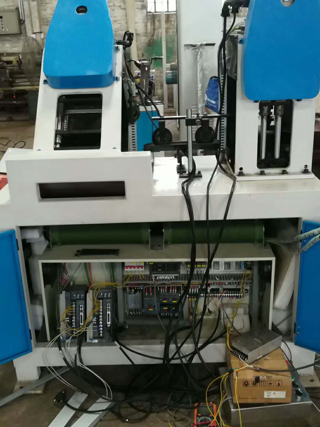 護角機系統(tǒng)——“雙飛剪護角機”