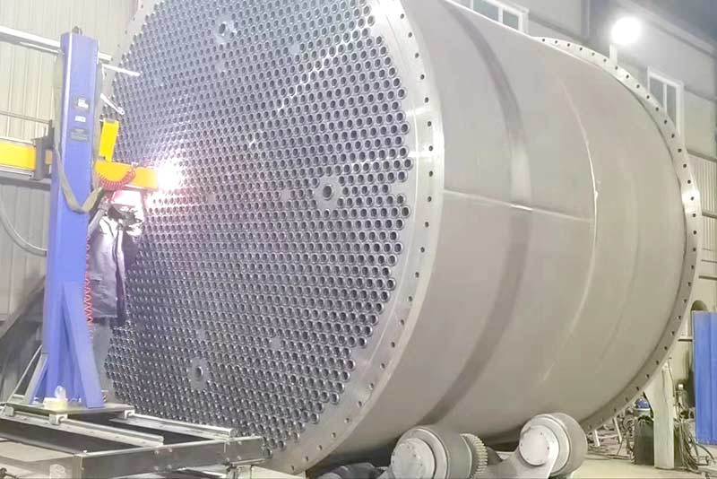 Large converter of vinyl chloride