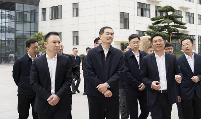 Liu Xiaotao, member of the Standing Committee of Zhejiang Provincial Committee and Secretary of Wenzhou Municipal Committee (second from left), visited Hongyi