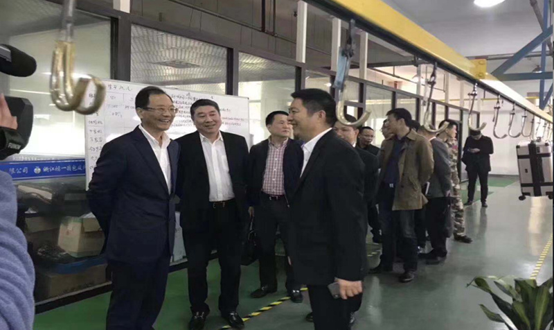 Chen Shengfeng, former secretary of Ruian Municipal Committee, and Lin Zhenghong, vice mayor, visited Hongyi (first from left)