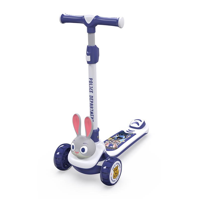 Los patinetes infantiles que fabricamos pueden equiparse con o sin luces intermitentes en las ruedas delanteras y traseras. Los clientes pueden elegir