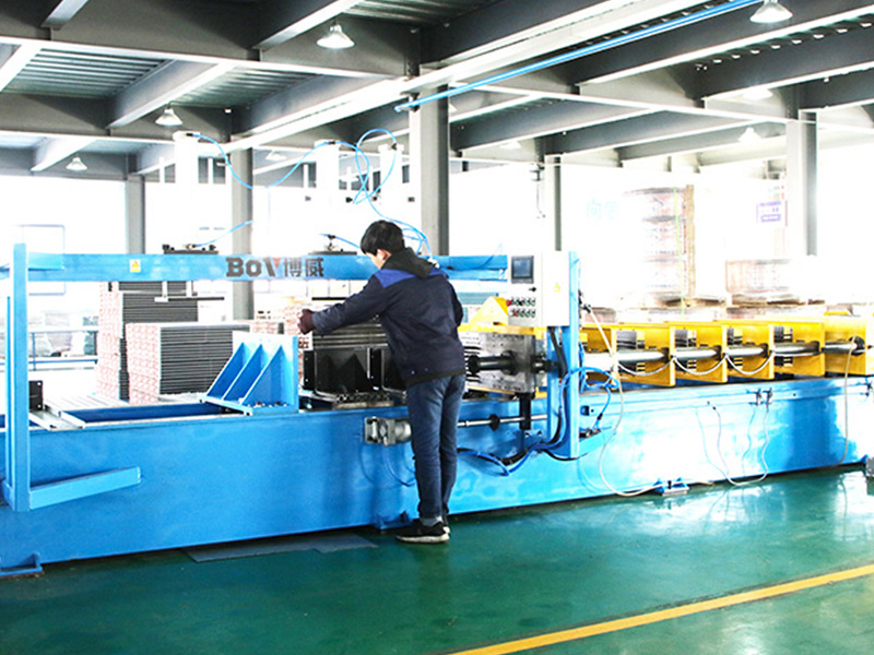 Horizontal tube expander