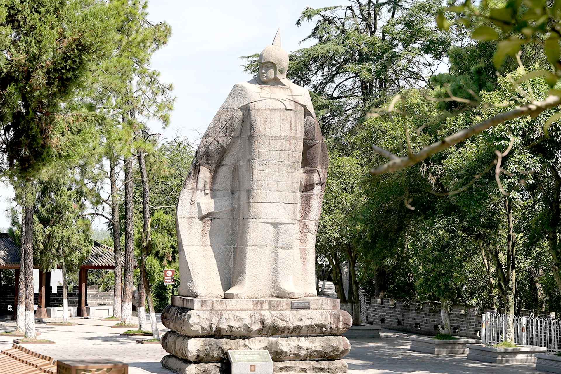 Statue of Zhou Yu