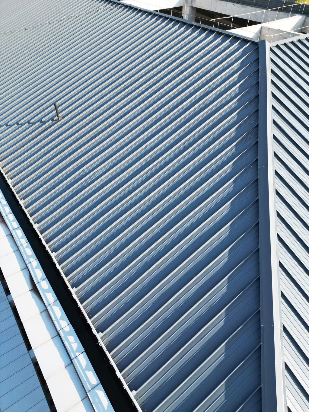 What roof tiles are used for steel structure villa roofing?