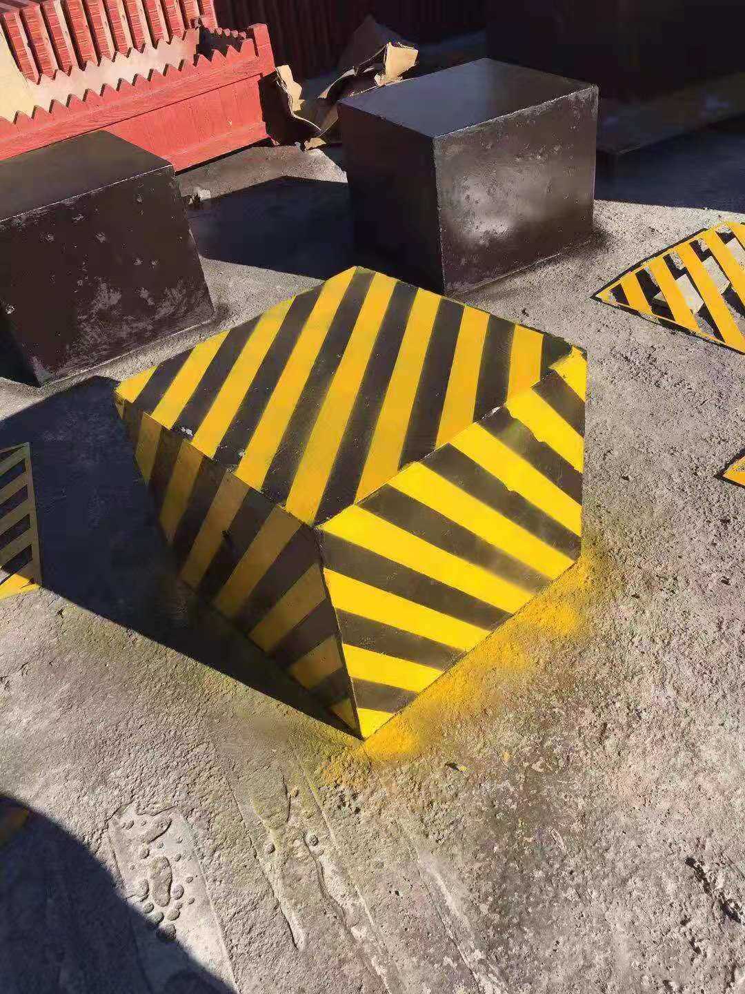 防撞墩
