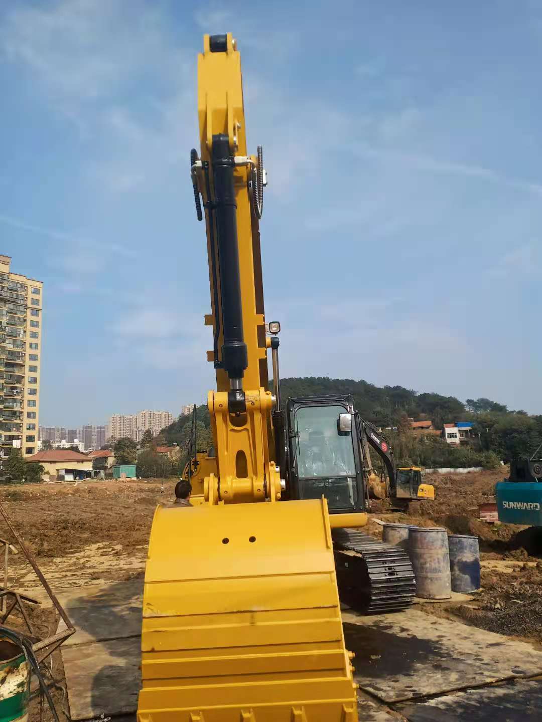 液壓挖掘機(jī)