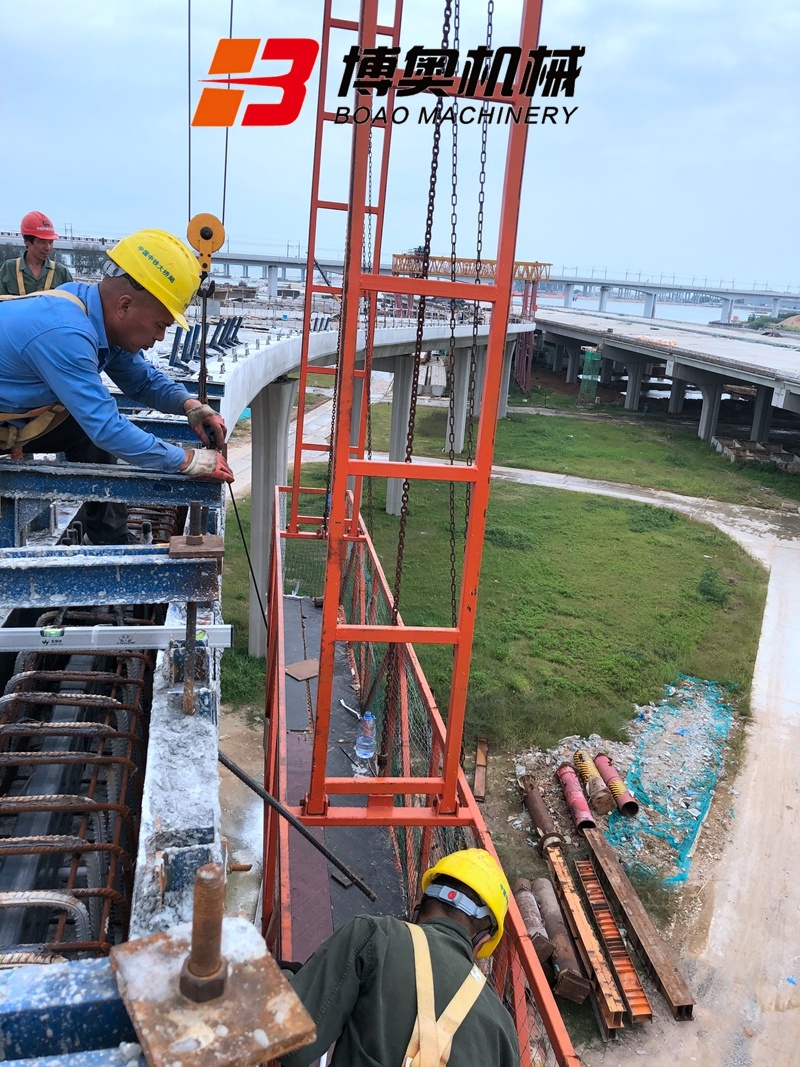 高架橋防撞墻模板施工車