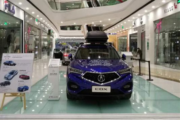 Special car platform for shopping mall booth