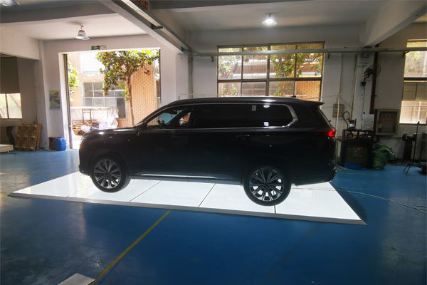 Special luminous platform for SUV