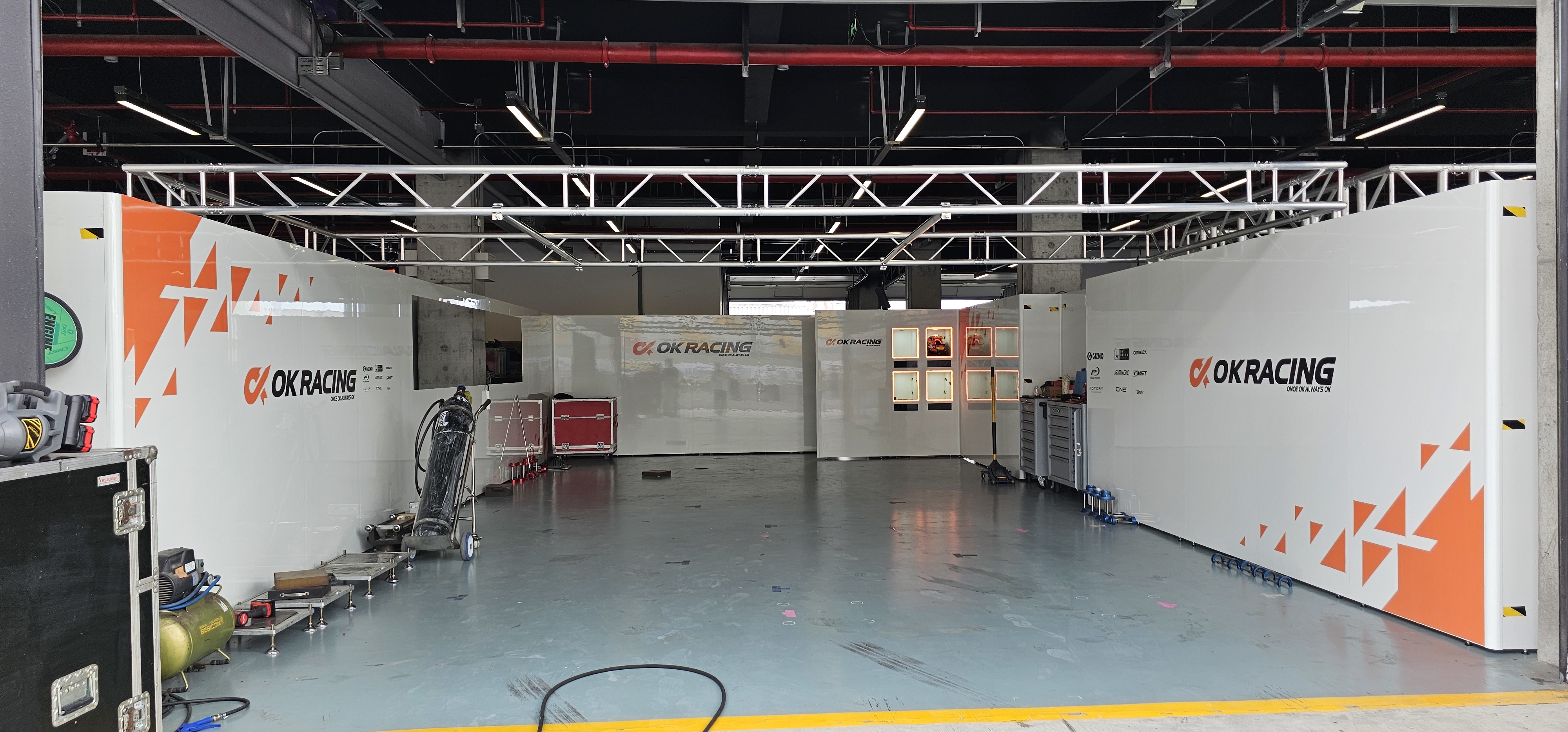 Exploring the Benefits of Seamless Box Walling in Modern Architecture