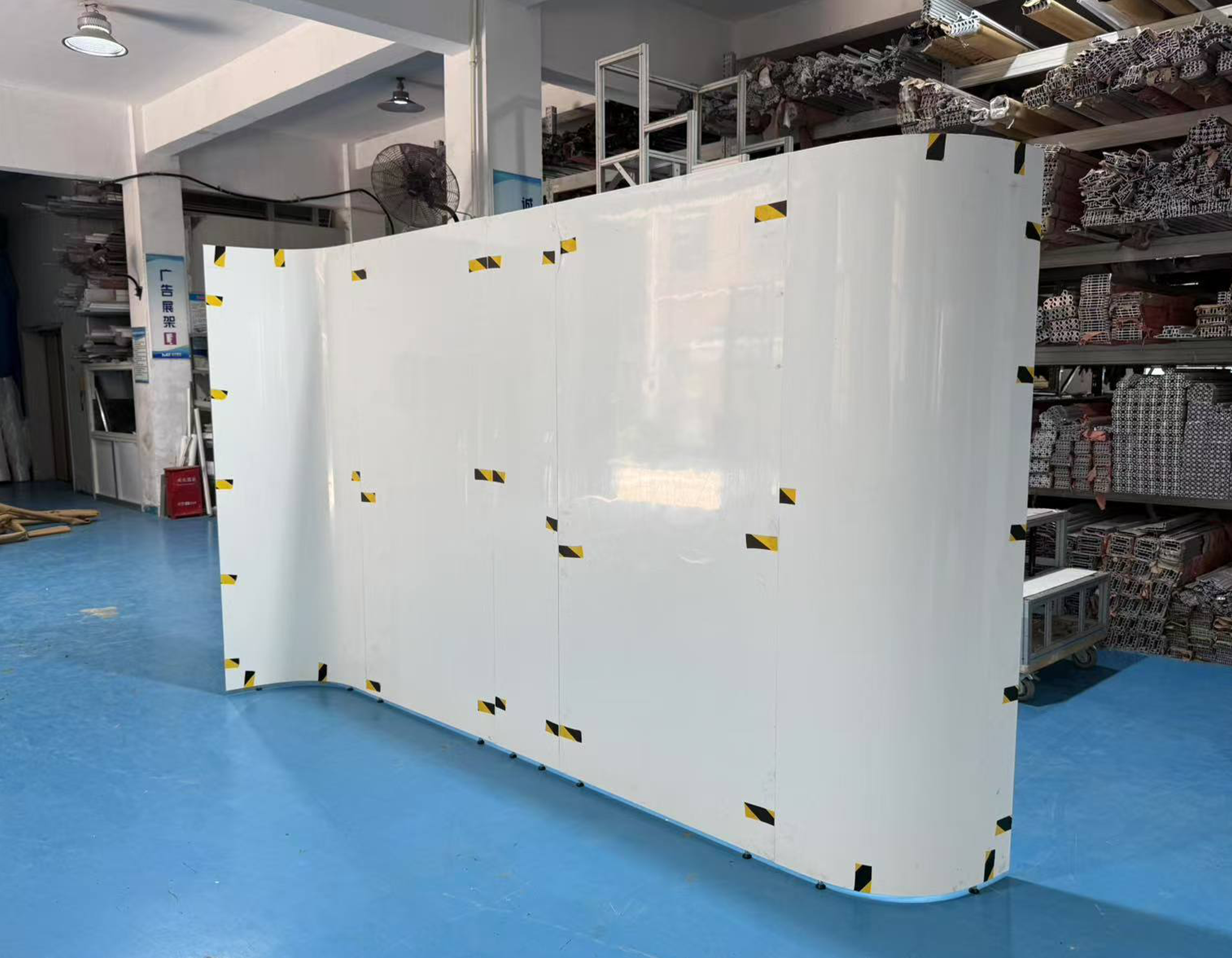 Curved panel wall