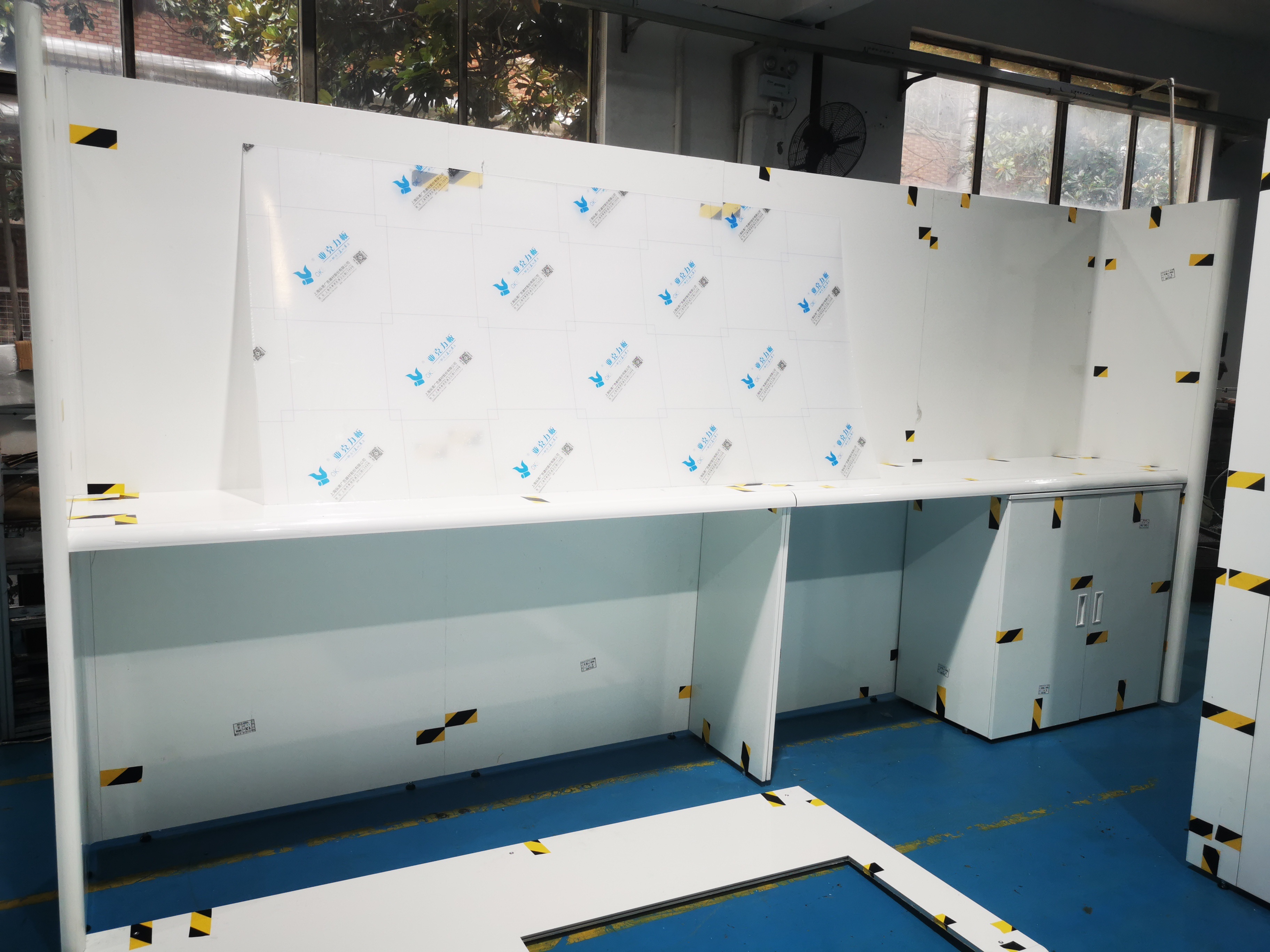 赛车赛事后勤工作区工作桌