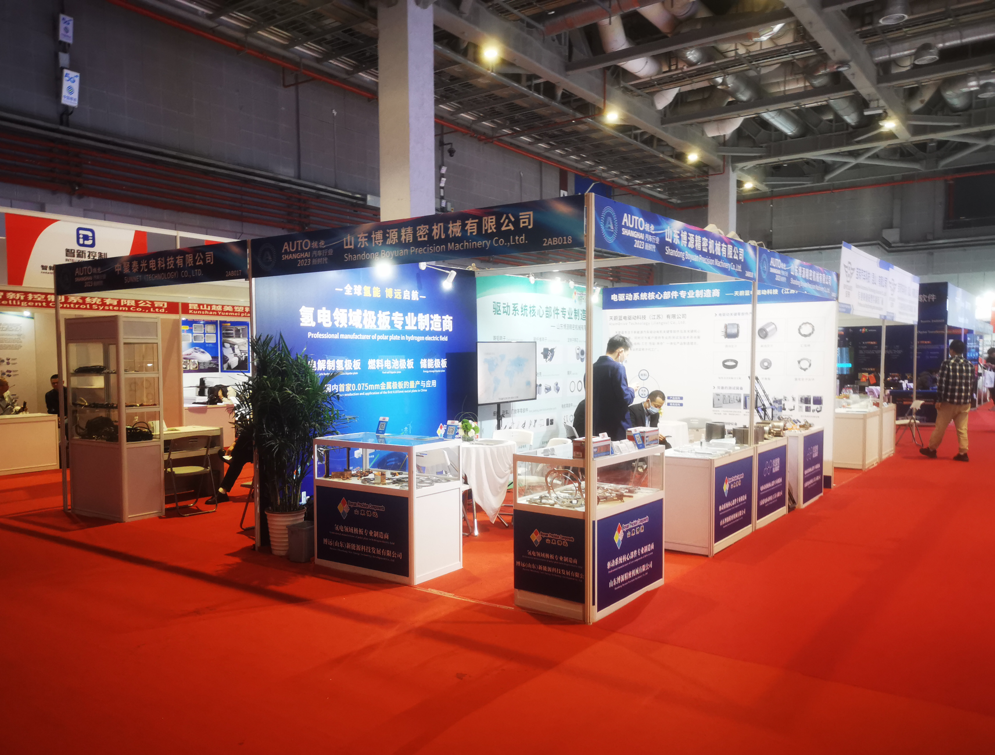 Illuminate Your Fashion Display: The Benefits of LED Luminous Aluminum Profile Booths