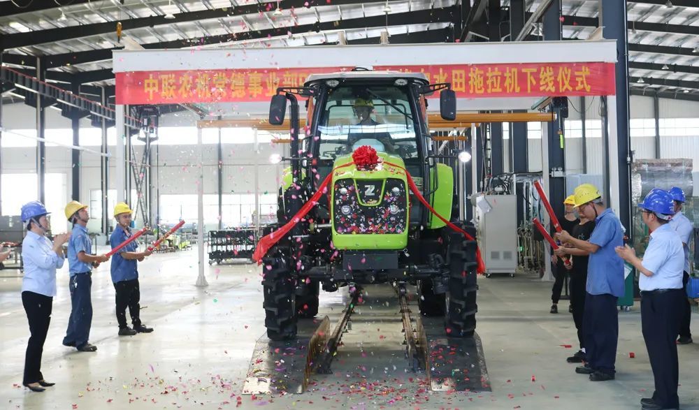PV1104拖拉機(jī)正式下線，中聯(lián)重科動力換擋拖拉機(jī)家族再添新成員！