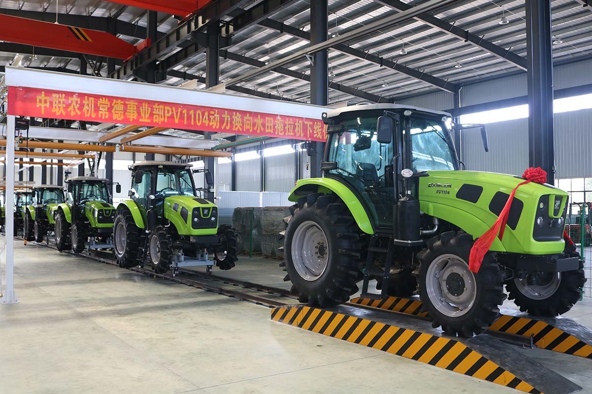 Zoomlion PV1104 tractor has officially rolled off the production line