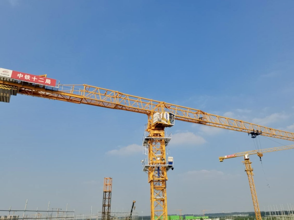 晉塔塔式起重機(jī)參建雄安新區(qū)起步區(qū)第五組團(tuán)北部完全中學(xué)項(xiàng)目