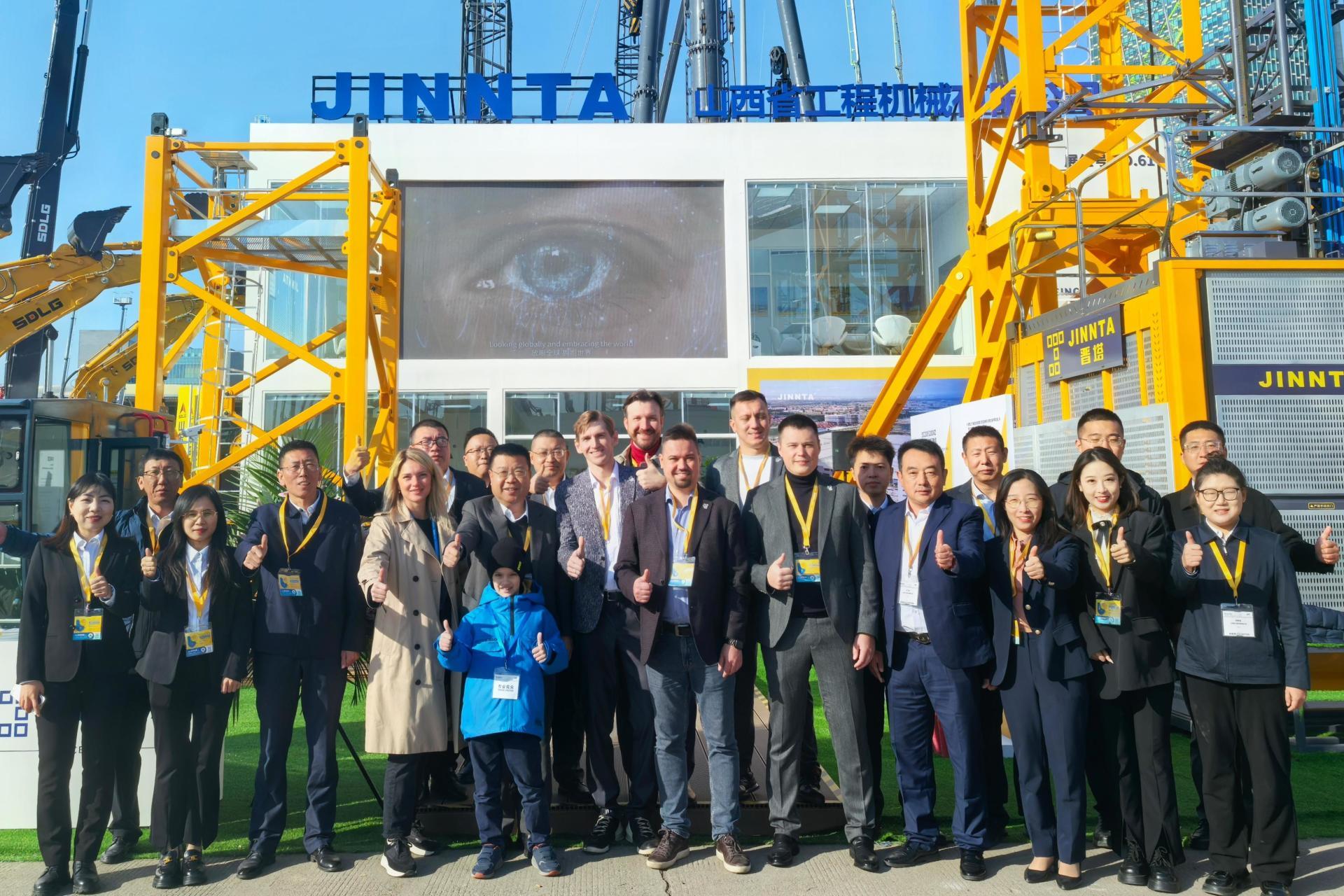 【bauma CHINA 2024】宝马展澳门第一娱乐娱城官网关注热度不减，海外客商纷至沓来，共话合作！