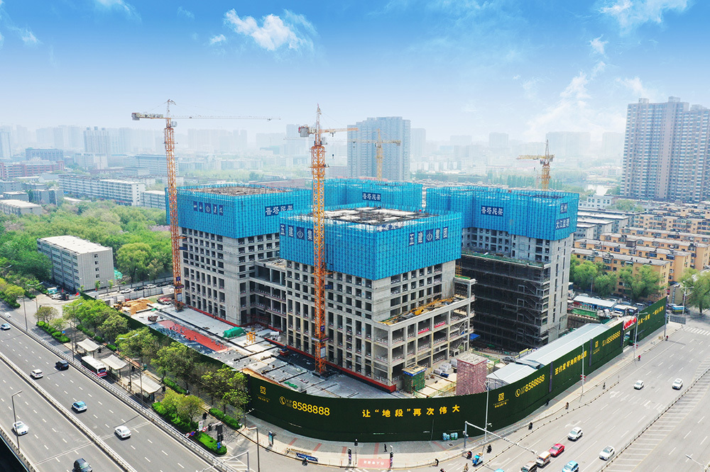 晉塔附著式升降腳手架參建太原廣場(chǎng)項(xiàng)目