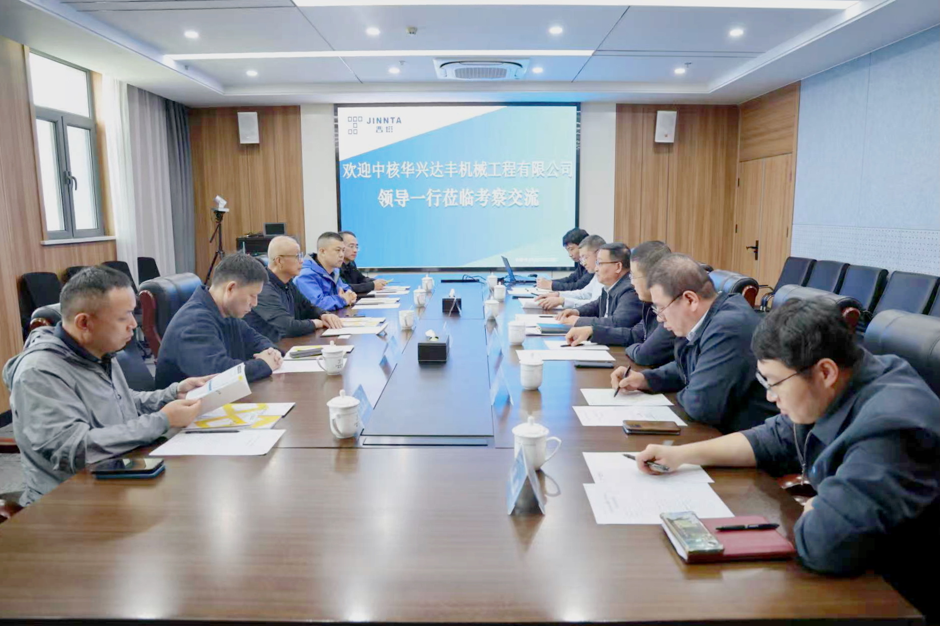 行业齐聚 p机遇 | 中禾华兴达丰机械工程有限公司ȝ理朱辉一行来公司交流座谈
