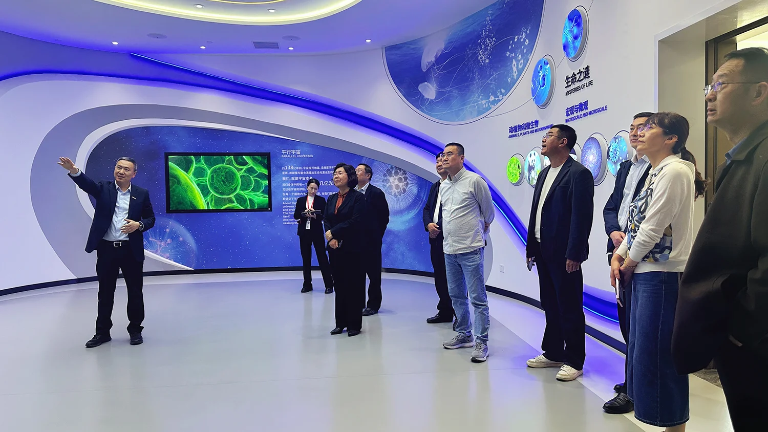 煙臺市委統戰部領導一行蒞臨雋秀生物參觀座談