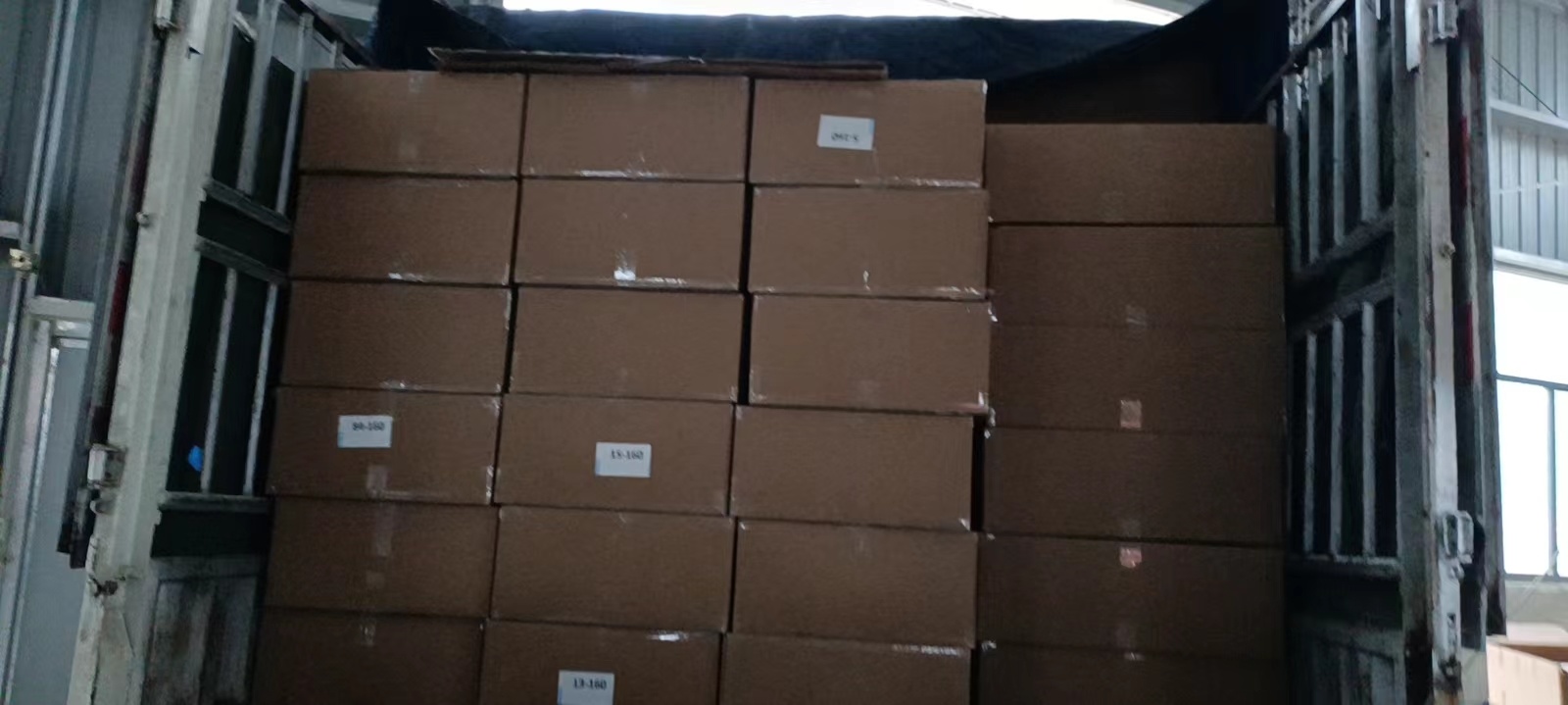 One day to catch up with 800 sets of black mesh bath bucket