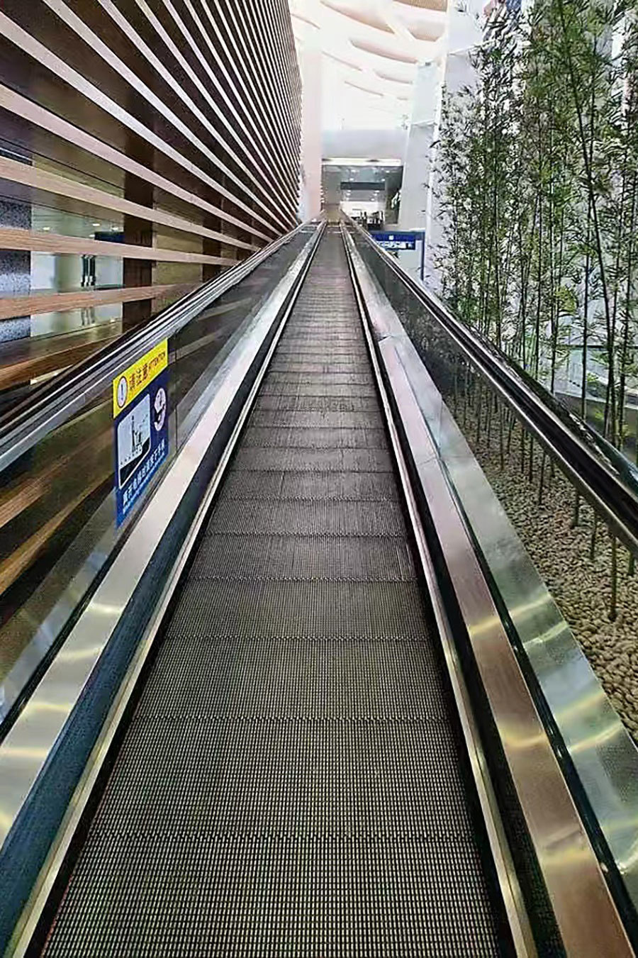 Moving walk