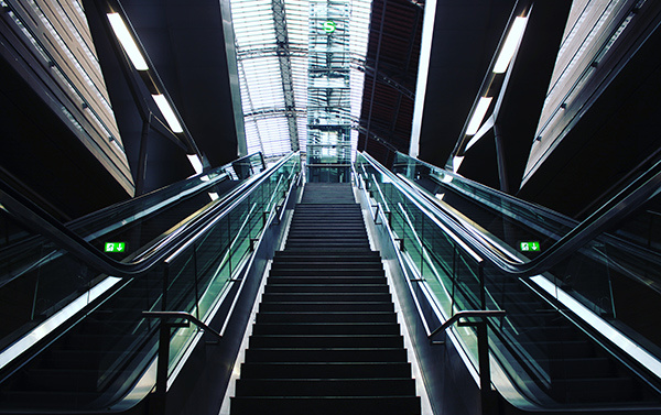 Performance requirements for lubricating oil in elevators