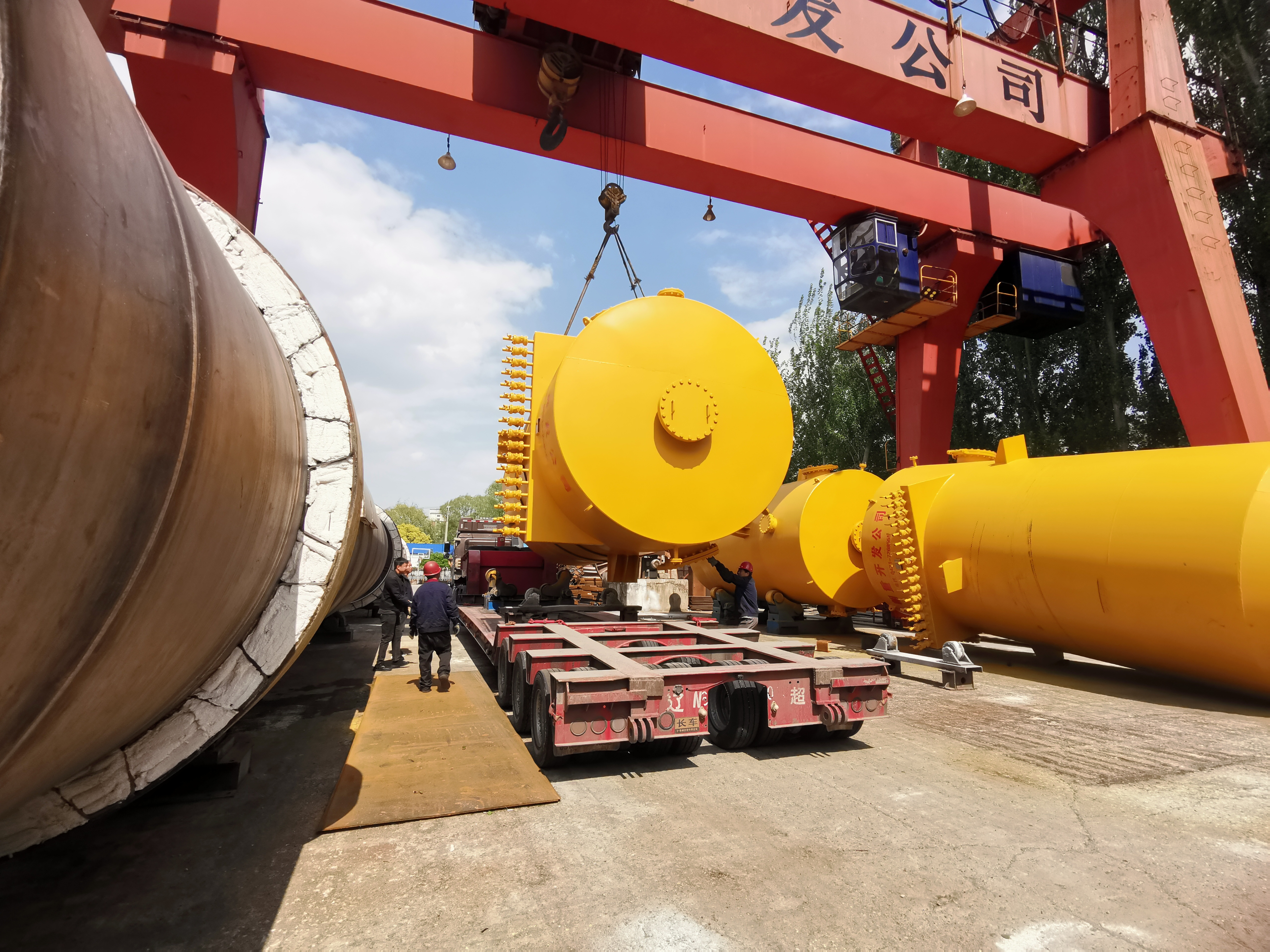 DMC290 bag pulse dust collector successfully shipped and started installation, helping enterprises achieve efficient dust control.