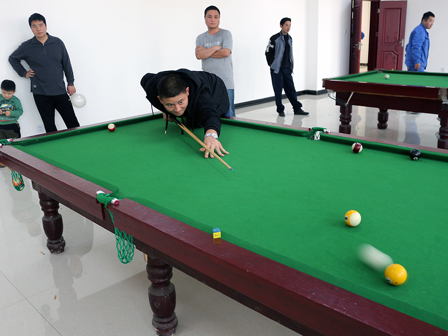 Play billiards