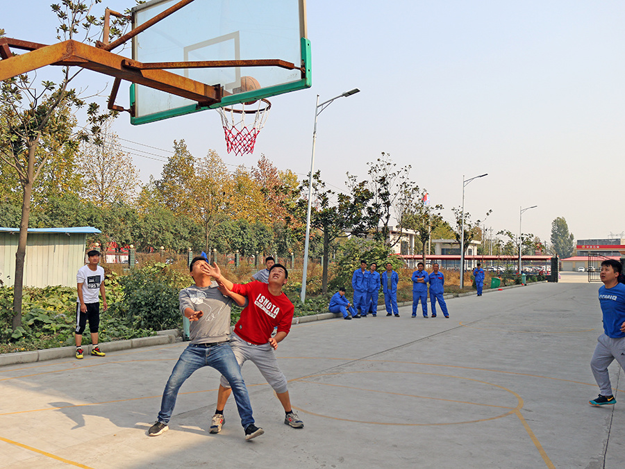 Play basketball