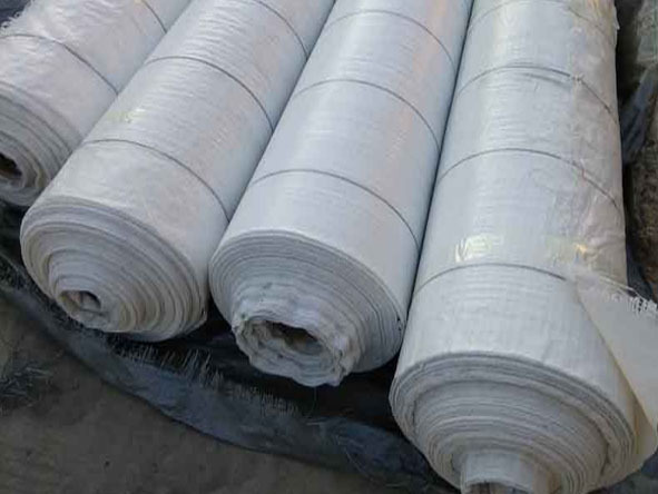 PP woven weed control mat
