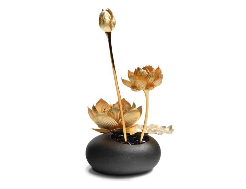 Gold leaf flower bonsai