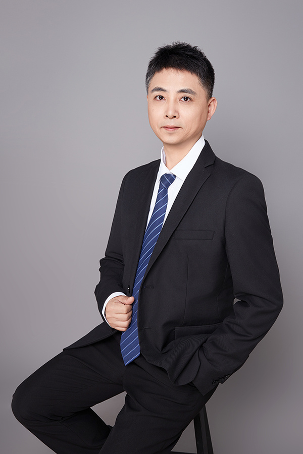 龔    俊