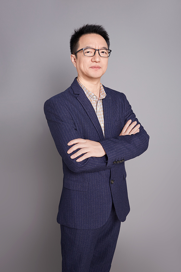 游    斌