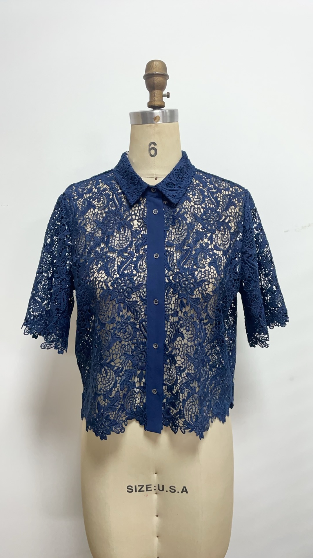 Hollow embroidery short shirt