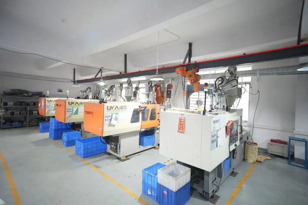 Injection molding equipment Injection molding equipment