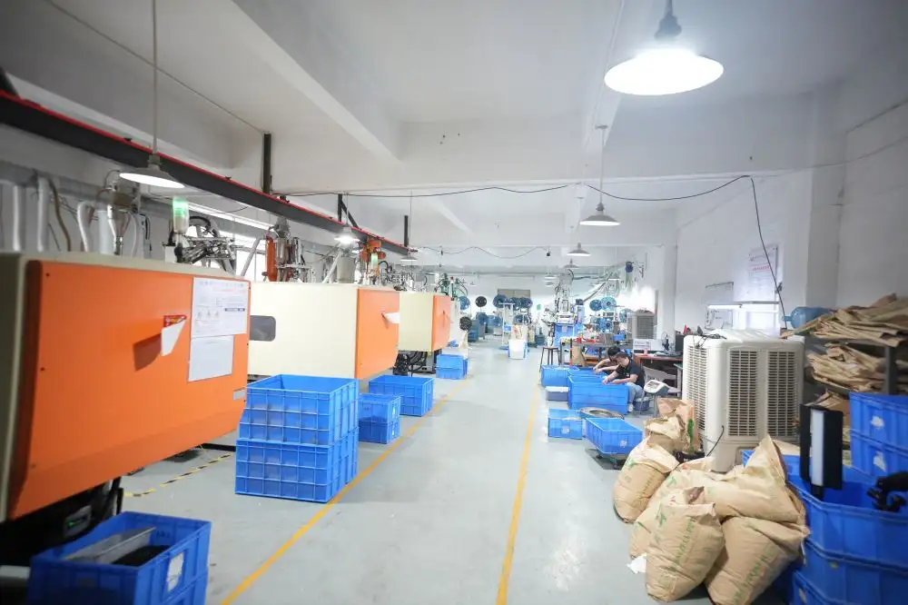 Injection molding equipment Injection molding equipment