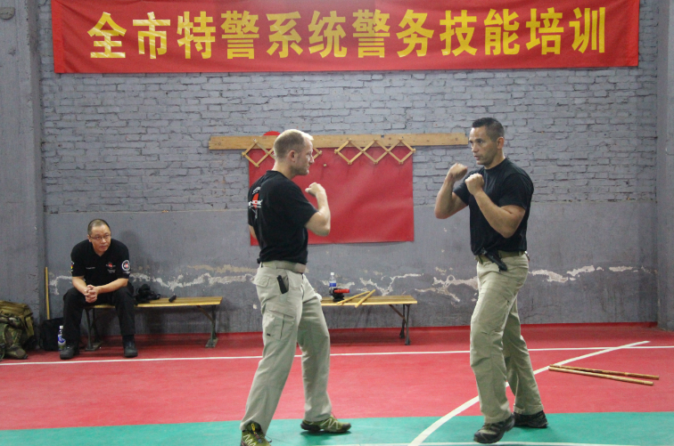 Akademische Austausch aktivitäten für Polizei ausrüstung und Terrorismus bekämpfung stech no logie und-ausrüstung im Juli 2016 (Hebei)