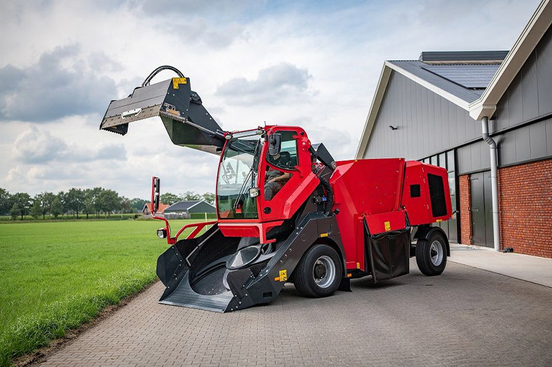 Self-propelled Feed Mixer