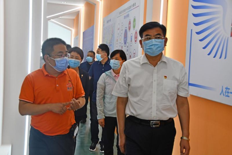 市委書記張忠民一行蒞臨公司視察指導(dǎo)工作