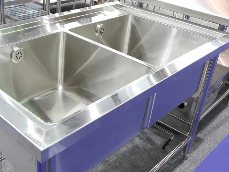 What are the advantages of stainless steel sinks?