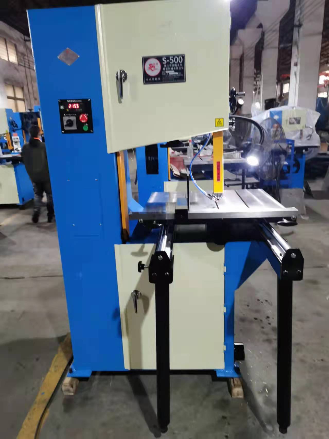 Hand pushed vertical sawing machine