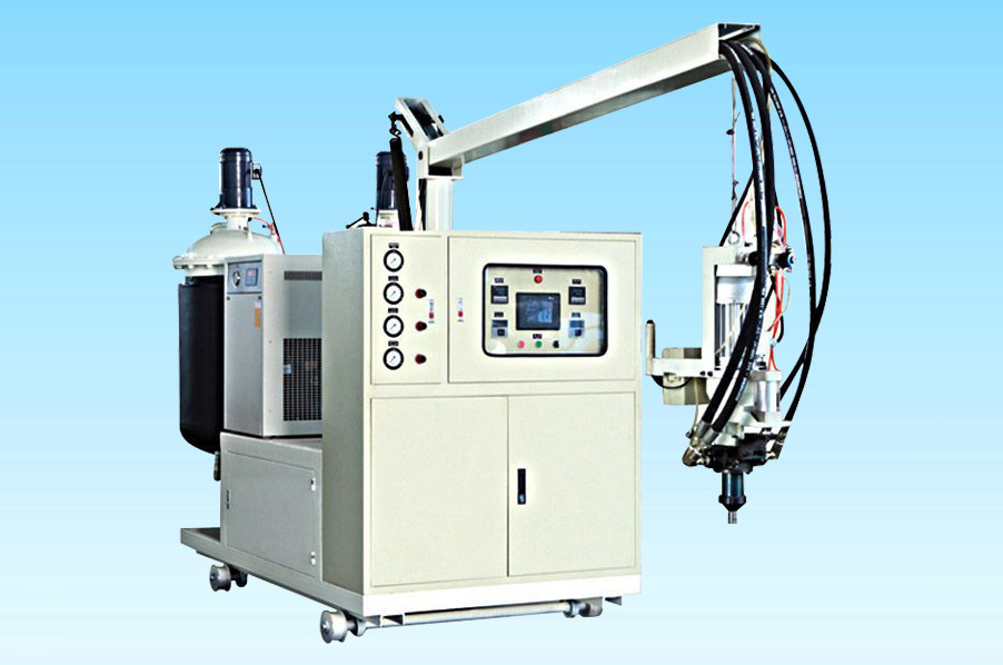 Polyurethane foaming machine