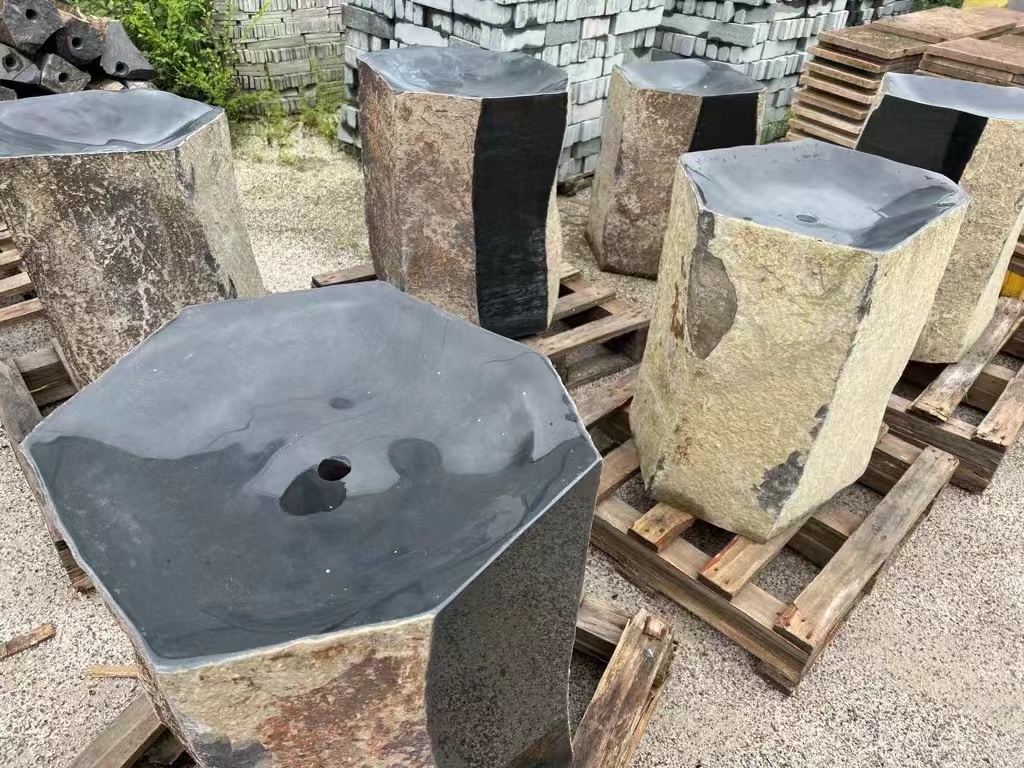 BASALT COLUMN